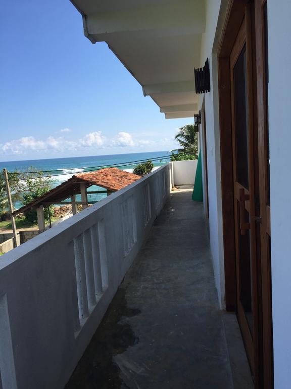 Cheeky Monkey Surf Camp Weligama Exterior photo