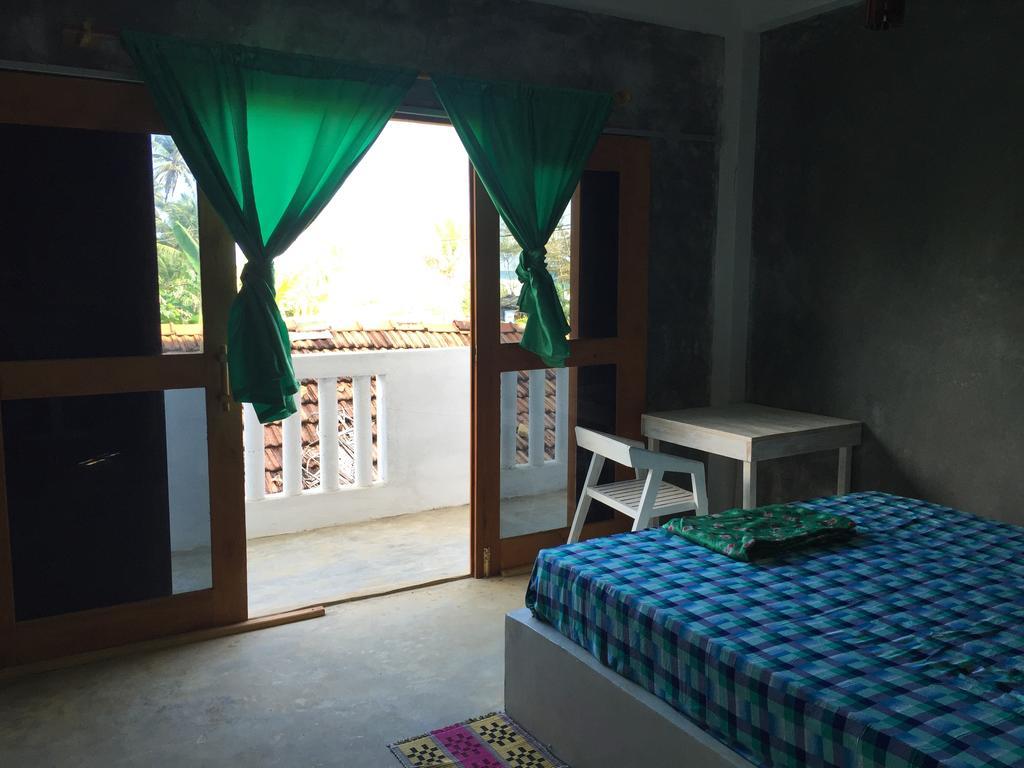 Cheeky Monkey Surf Camp Weligama Exterior photo