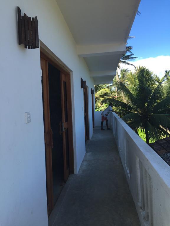Cheeky Monkey Surf Camp Weligama Exterior photo