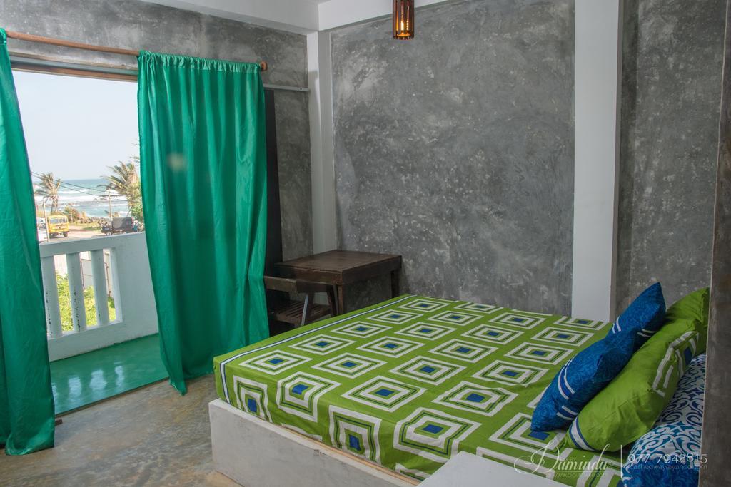 Cheeky Monkey Surf Camp Weligama Exterior photo