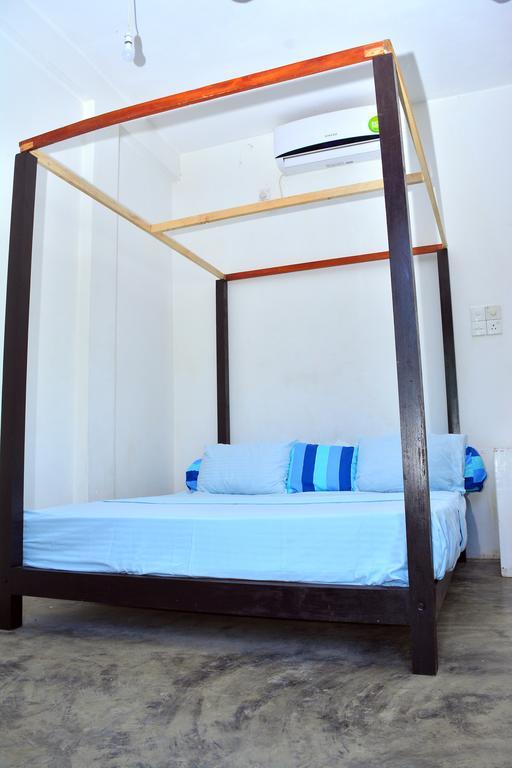 Cheeky Monkey Surf Camp Weligama Exterior photo