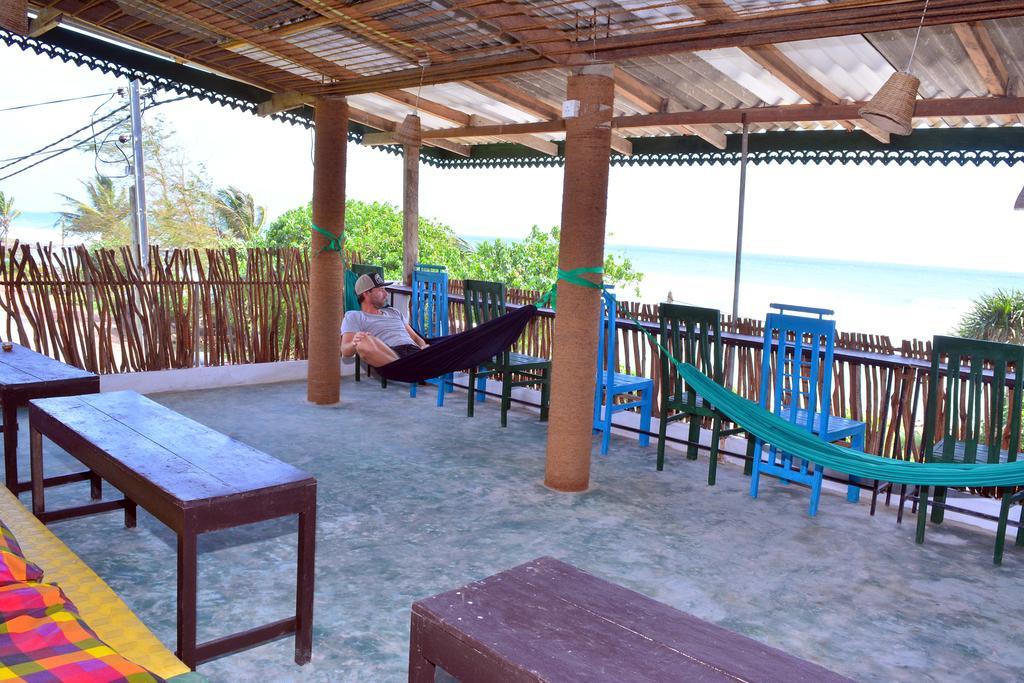Cheeky Monkey Surf Camp Weligama Exterior photo