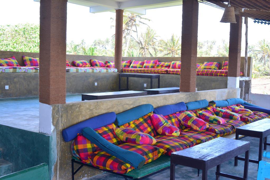 Cheeky Monkey Surf Camp Weligama Exterior photo
