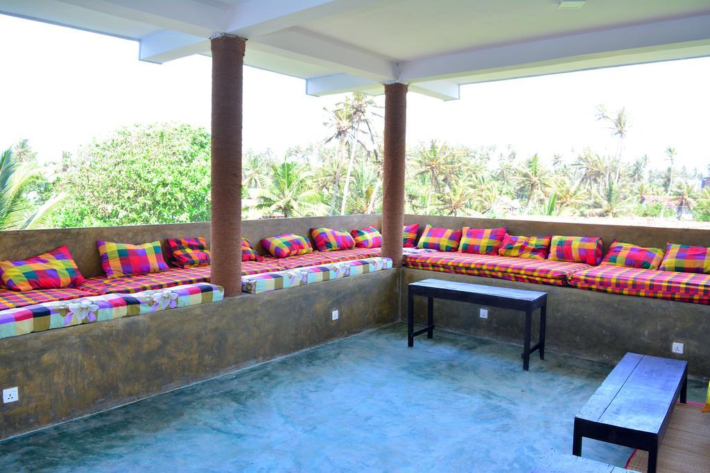 Cheeky Monkey Surf Camp Weligama Exterior photo