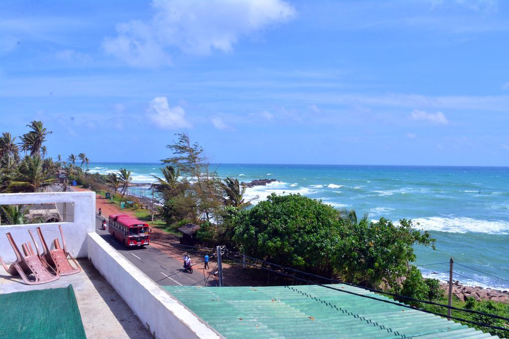 Cheeky Monkey Surf Camp Weligama Exterior photo