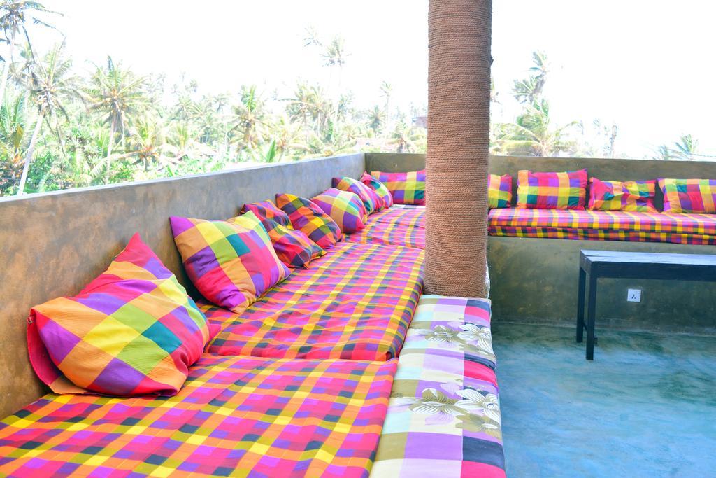 Cheeky Monkey Surf Camp Weligama Exterior photo