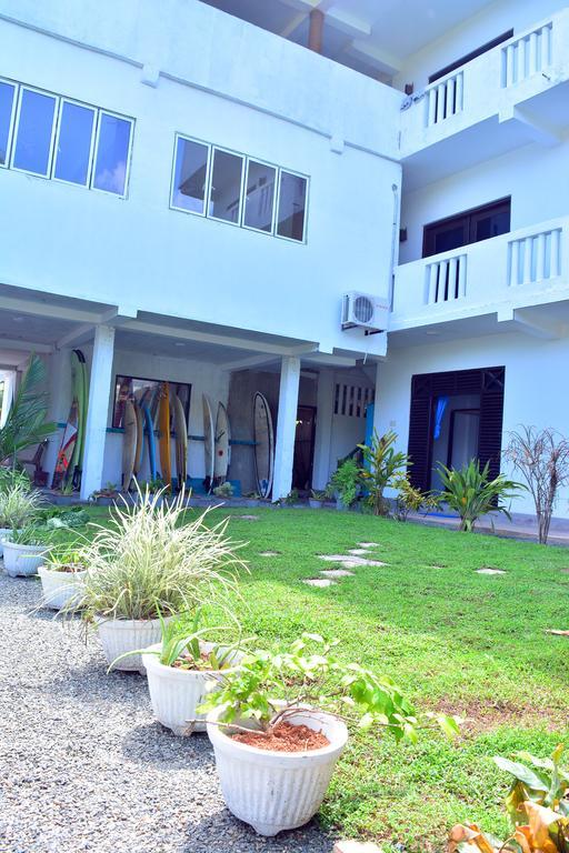Cheeky Monkey Surf Camp Weligama Exterior photo