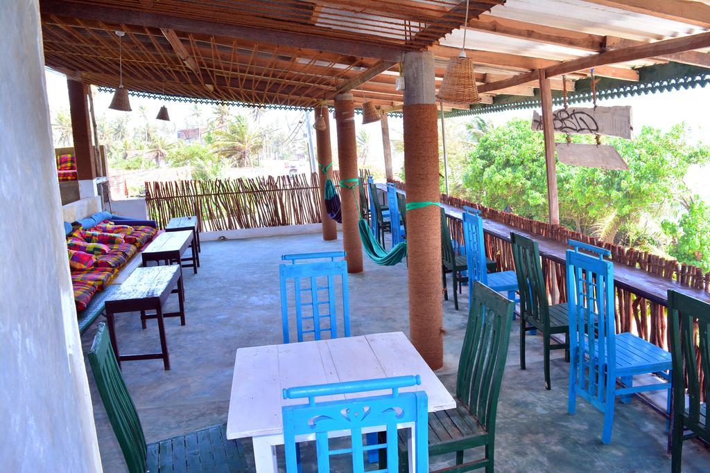 Cheeky Monkey Surf Camp Weligama Exterior photo