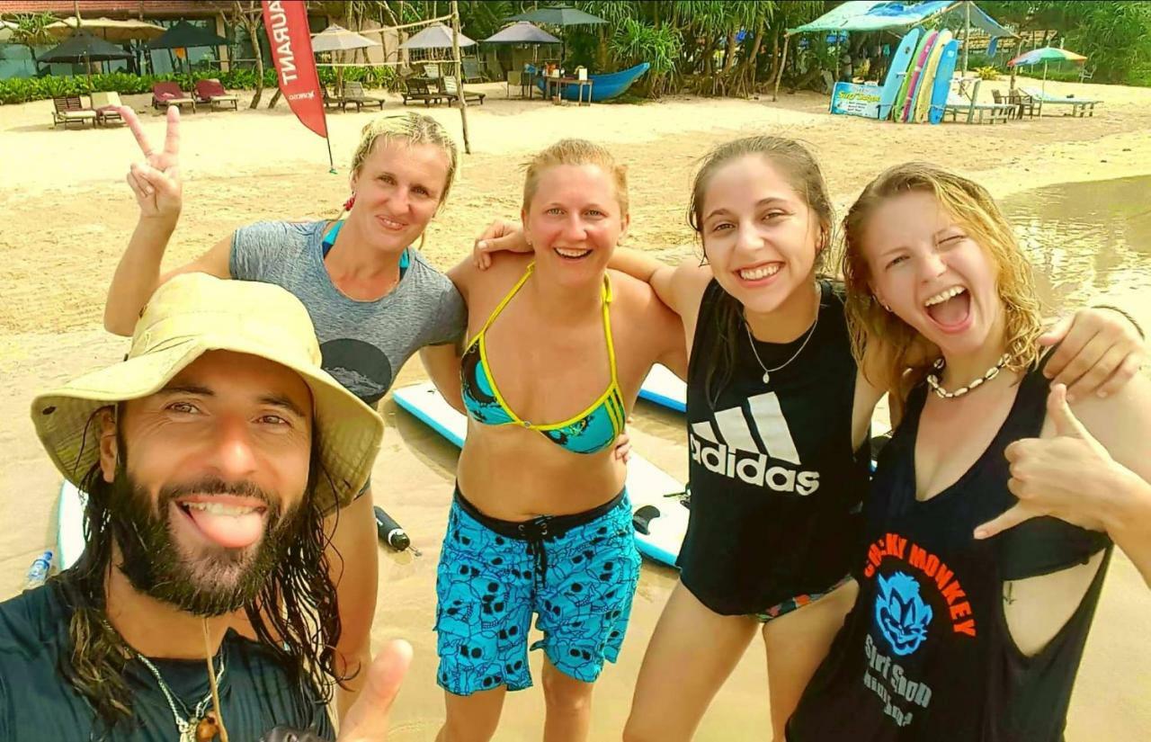 Cheeky Monkey Surf Camp Weligama Exterior photo