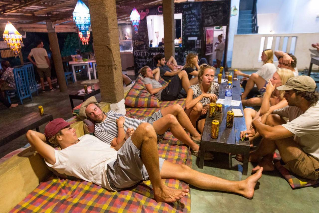 Cheeky Monkey Surf Camp Weligama Exterior photo