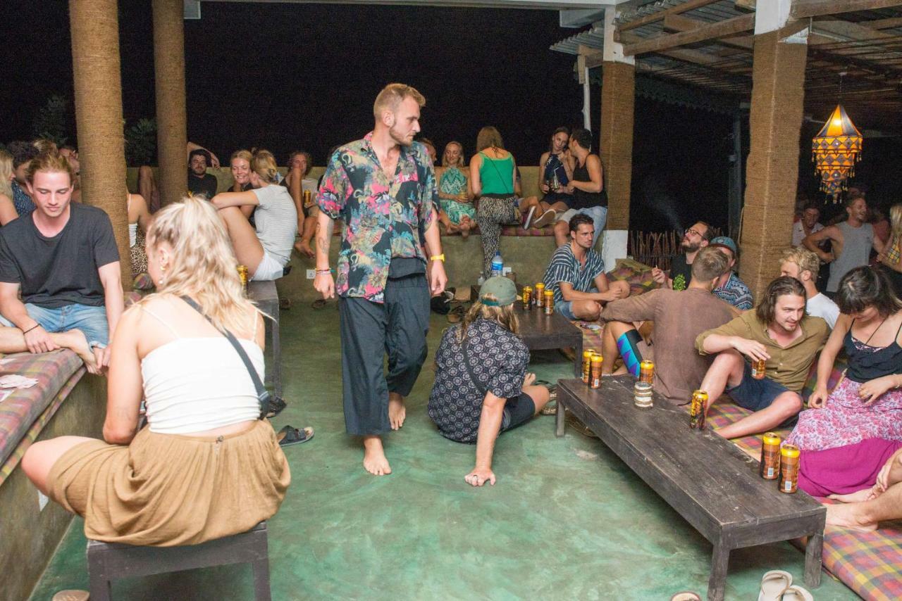 Cheeky Monkey Surf Camp Weligama Exterior photo